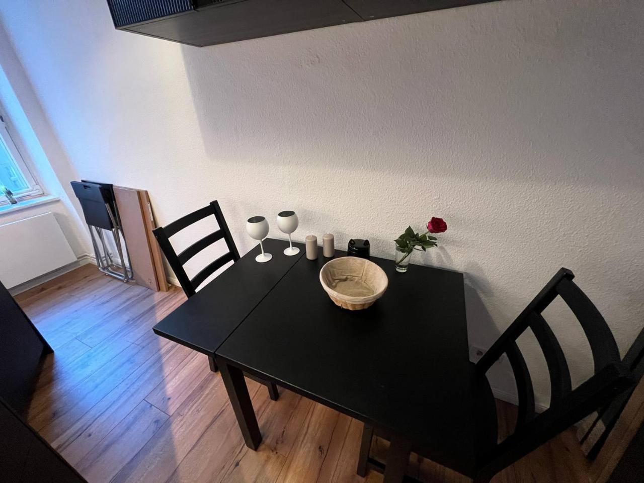 Stylish 2-Room Apartment With Balcony Next To East Side Gallery Berlin Eksteriør billede