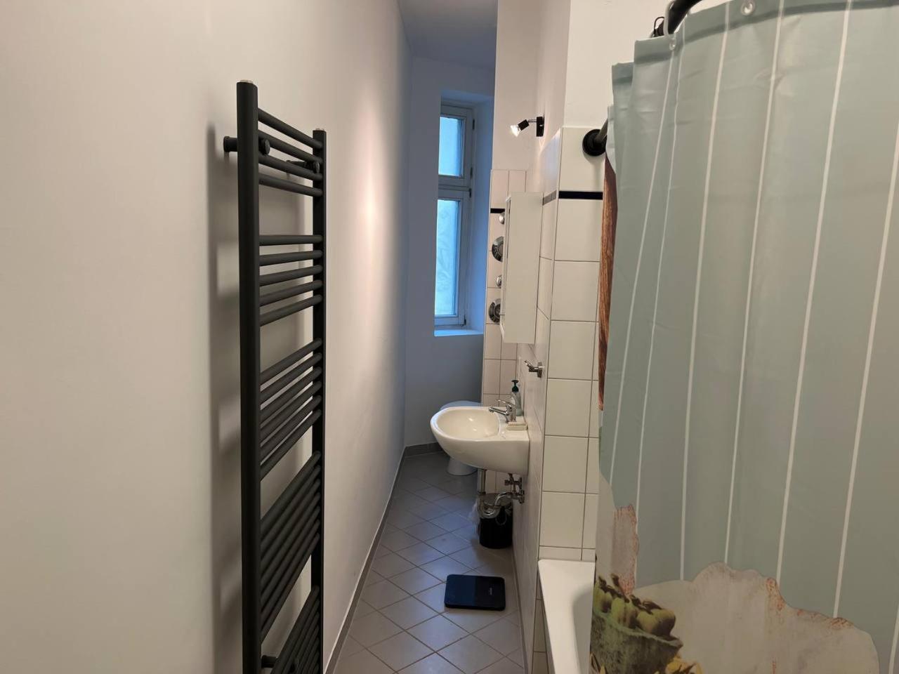 Stylish 2-Room Apartment With Balcony Next To East Side Gallery Berlin Eksteriør billede