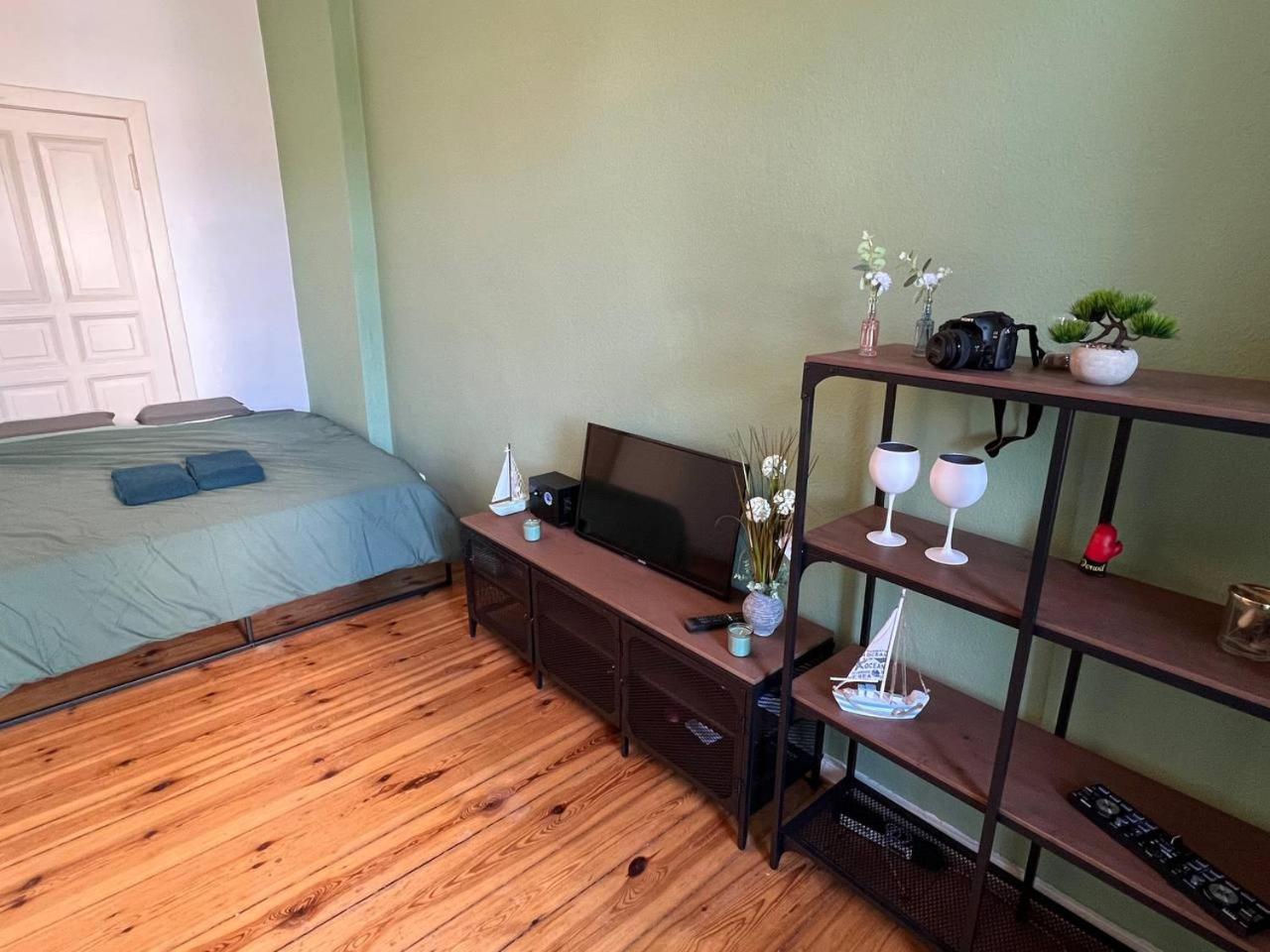 Stylish 2-Room Apartment With Balcony Next To East Side Gallery Berlin Eksteriør billede
