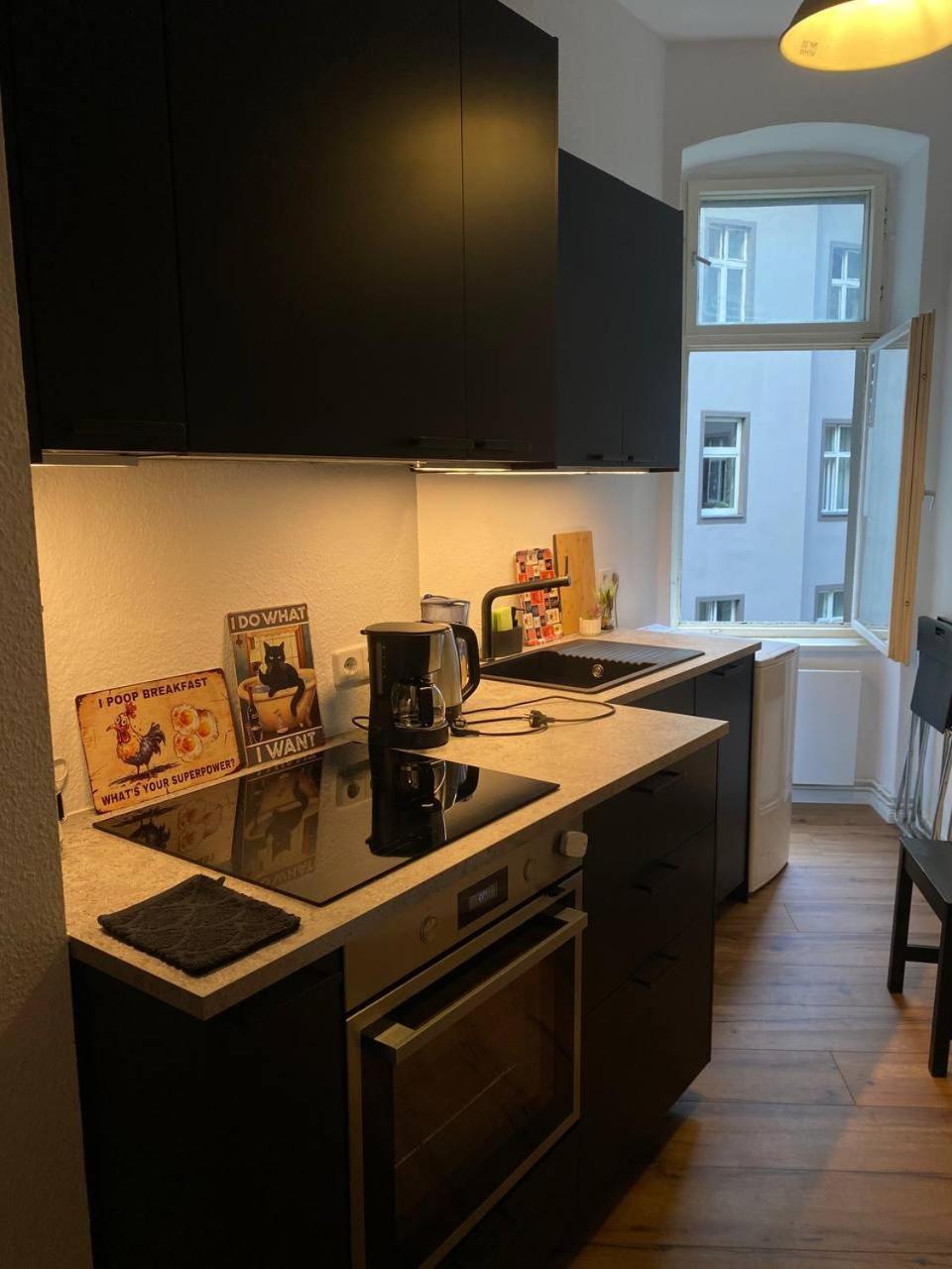 Stylish 2-Room Apartment With Balcony Next To East Side Gallery Berlin Eksteriør billede
