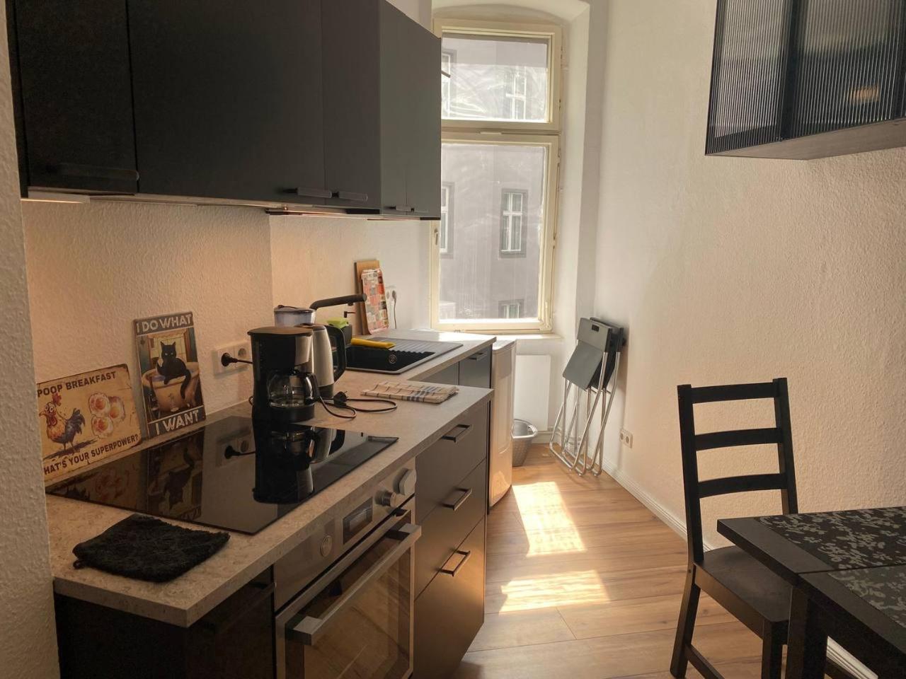 Stylish 2-Room Apartment With Balcony Next To East Side Gallery Berlin Eksteriør billede